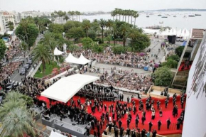 Bright 66m at 600m from the center of Cannes